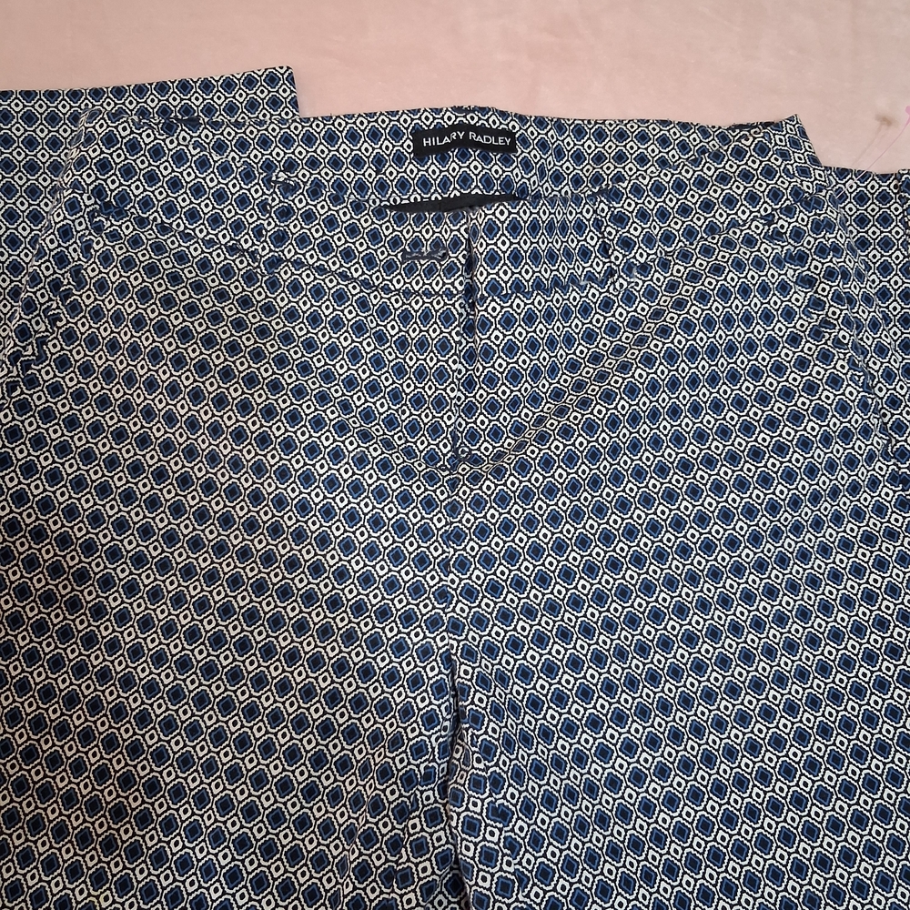 HILARY RADLEY Women's Blue and White Patterned Cropped Jeans - Picture 7 of 7